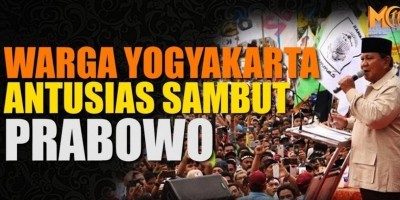 WARGA YOGYAKARTA ANTUSIAS SAMBUT PRABOWO